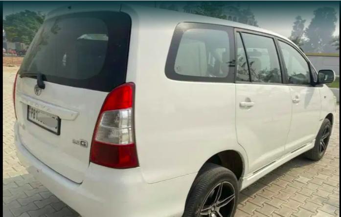Toyota Innova 2.5 GX 7 STR BS III 2012