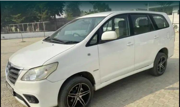 Toyota Innova 2.5 GX 7 STR BS III 2012
