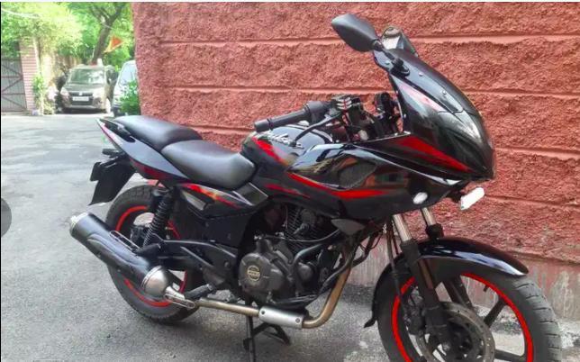 Bajaj Pulsar 220F 2015