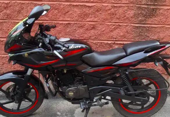 Bajaj Pulsar 220F 2015