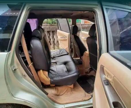 Toyota Innova 2.5 G 8 STR BS III 2007