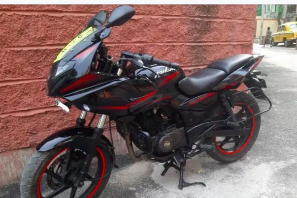 Bajaj Pulsar 220F 2015