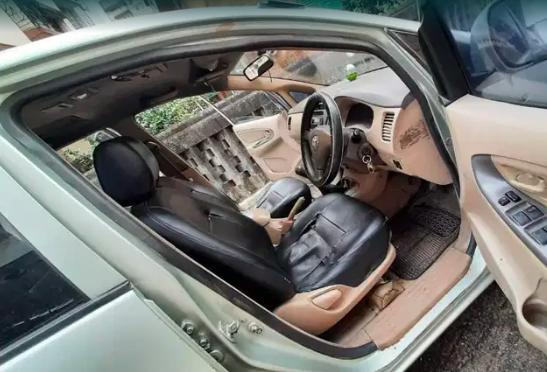 Toyota Innova 2.5 G 8 STR BS III 2007