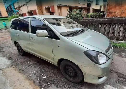 Toyota Innova 2.5 G 8 STR BS III 2007