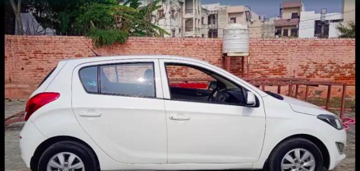 Hyundai i20 Sportz 1.4 CRDi 2013