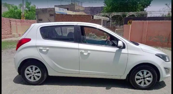 Hyundai i20 Sportz 1.4 CRDi 2013