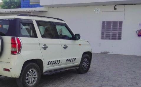 Mahindra TUV300 T8 mHAWK100 2018