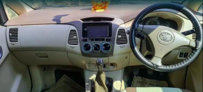 Toyota Innova 2.5 G 7 STR BS III 2007