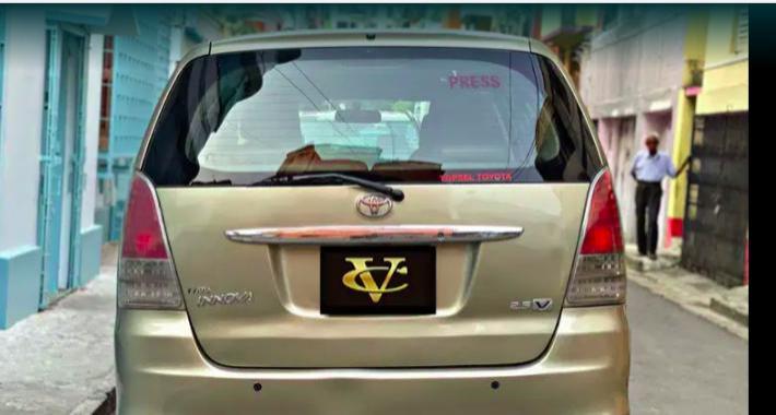 Toyota Innova 2.5 GX 7 STR BS IV 2011