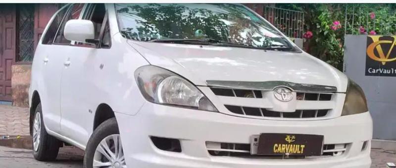 Toyota Innova 2.5 G 7 STR BS III 2005