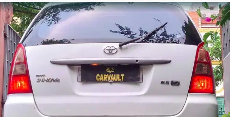 Toyota Innova 2.5 G 7 STR BS III 2005