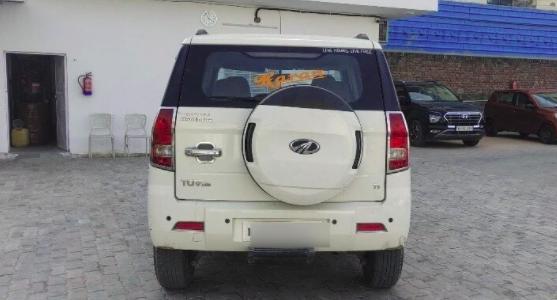 Mahindra TUV300 T8 mHAWK100 2018