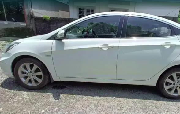 Hyundai Verna 1.6 CRDI SX 2012