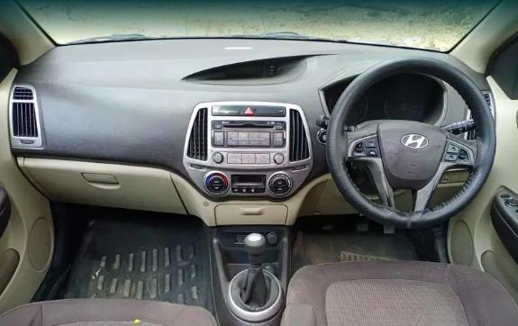 Hyundai i20 Asta 1.2 (O) With Sunroof 2013