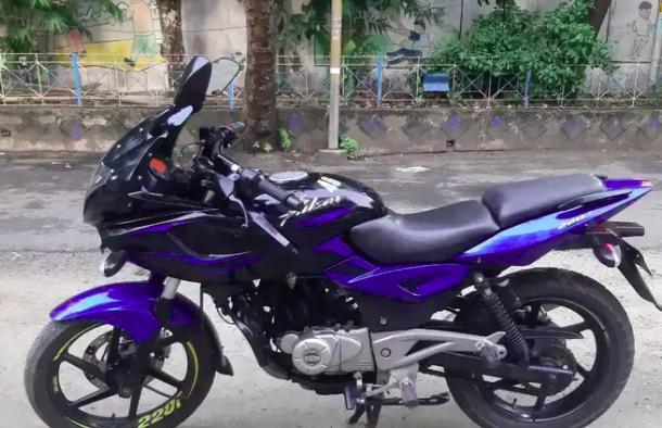 Bajaj Pulsar 220F 2017