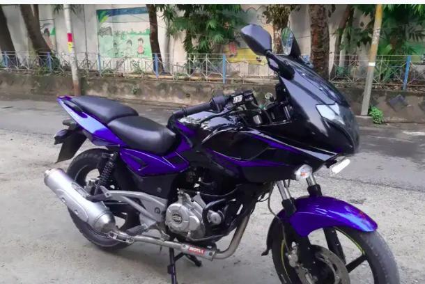 Bajaj Pulsar 220F 2017