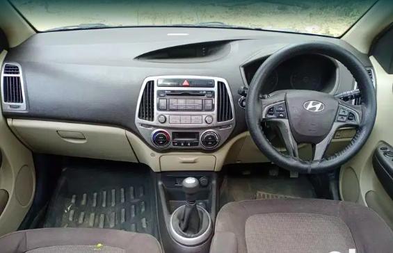 Hyundai i20 Asta 1.2 (O) With Sunroof 2013