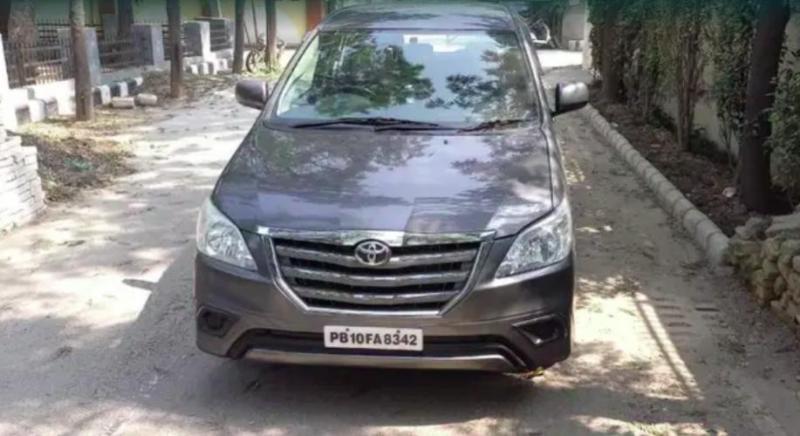Toyota Innova 2.5 G 7 STR BS IV 2015