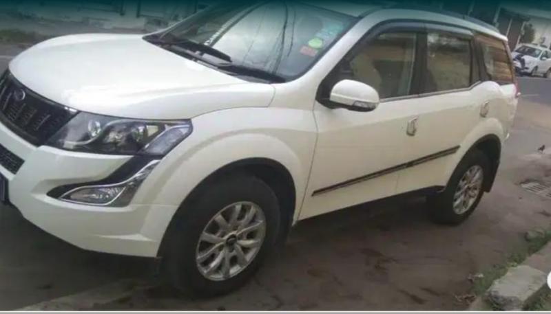 Mahindra XUV500 W10 2016