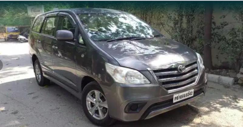 Toyota Innova 2.5 G 7 STR BS IV 2015