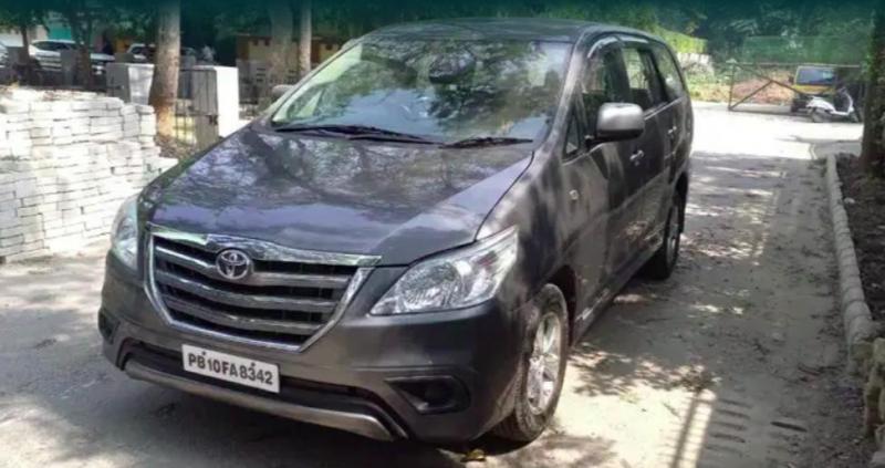 Toyota Innova 2.5 G 7 STR BS IV 2015