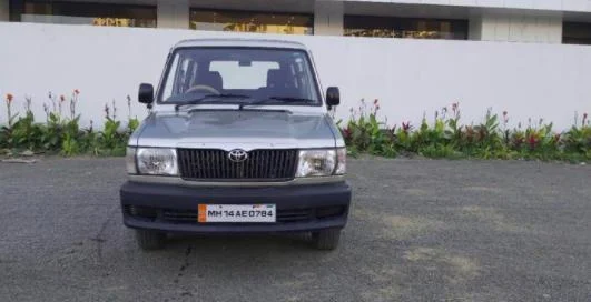 Toyota Qualis FS F7 2003