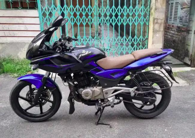 Bajaj Pulsar 220F 2017