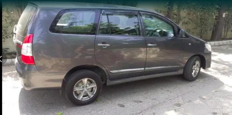 Toyota Innova 2.5 G 7 STR BS IV 2015