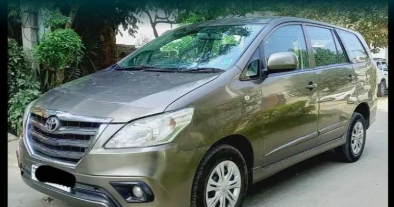 Toyota Innova 2.5 G 8 STR BS IV 2015