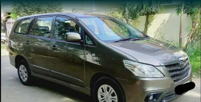Toyota Innova 2.5 G 8 STR BS IV 2015