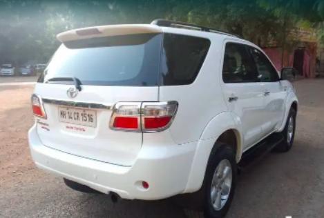 Toyota Fortuner 3.0 4X4 MT 2011