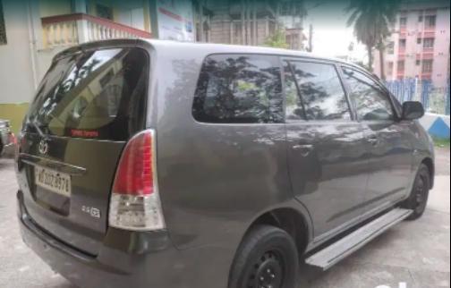 Toyota Innova 2.5 G 8 STR BS III 2011