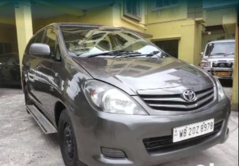 Toyota Innova 2.5 G 8 STR BS III 2011
