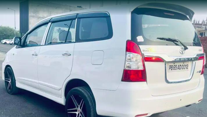 Toyota Innova 2.5 G 8 STR BS IV 2016