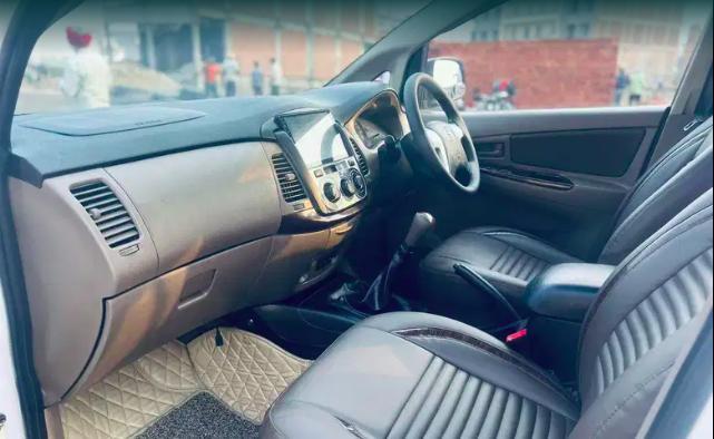 Toyota Innova 2.5 G 8 STR BS IV 2016