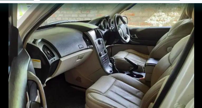 Mahindra XUV500 W10 2015