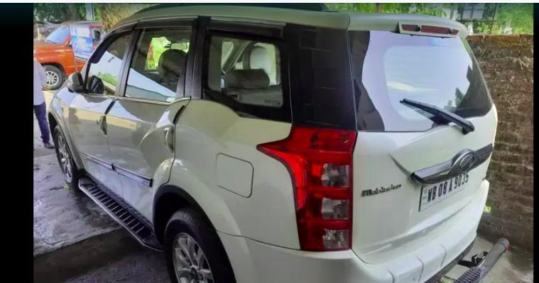Mahindra XUV500 W10 2015