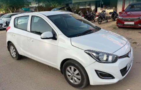 Hyundai i20 Sportz 1.4 CRDi 2014