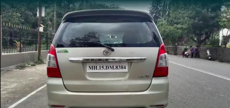 Toyota Innova 2.5 VX 8 STR BS III 2012