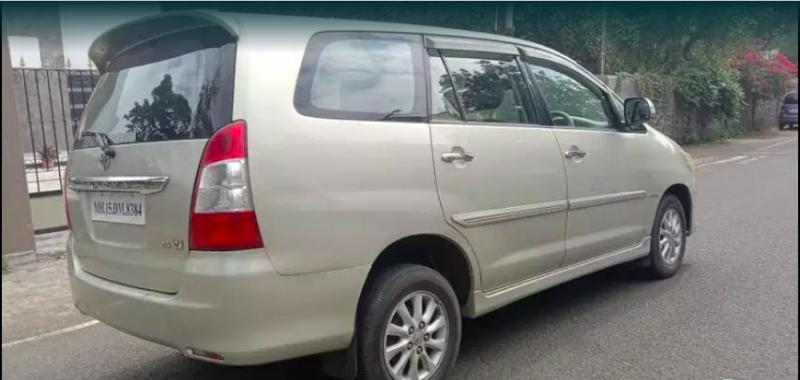 Toyota Innova 2.5 VX 8 STR BS III 2012