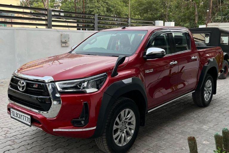 Toyota Hilux HIGH 4X4 AT 2022