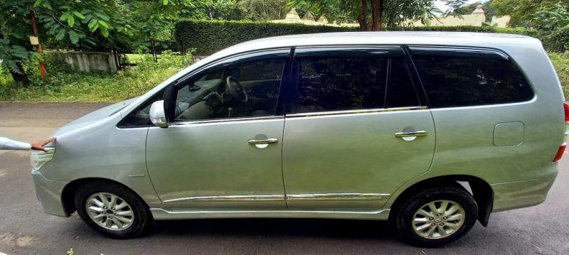 Toyota Innova 2.0 V 2014