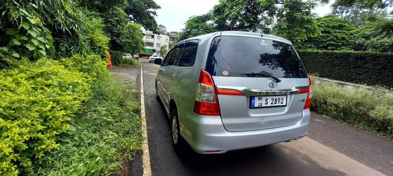 Toyota Innova 2.0 V 2014