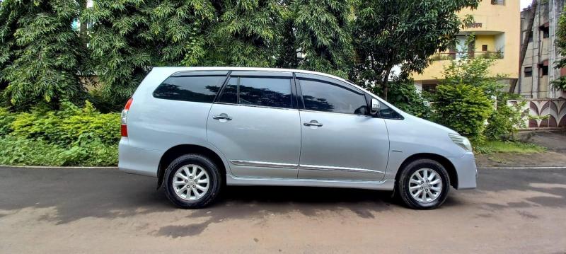 Toyota Innova 2.0 V 2014