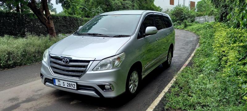 Toyota Innova 2.0 V 2014