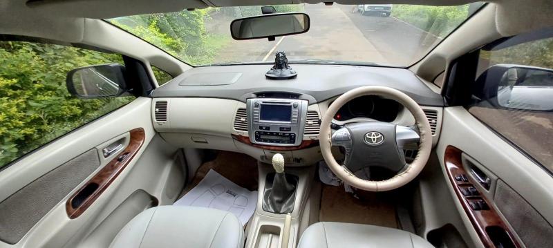 Toyota Innova 2.0 V 2014