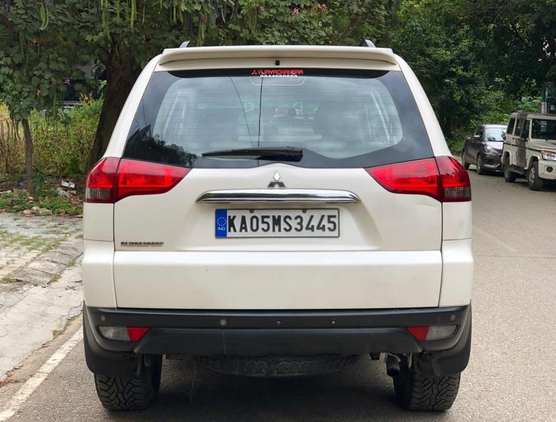 Mitsubishi Pajero Sport 2.5 AT 2015