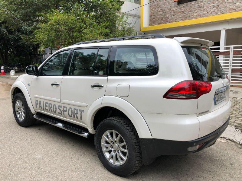 Mitsubishi Pajero Sport 2.5 AT 2015
