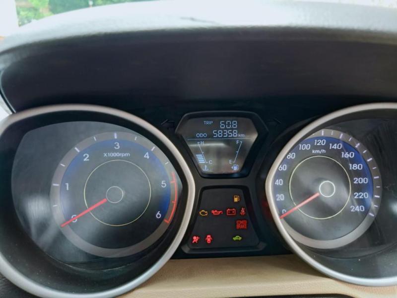 Hyundai Elantra CRDI 2012