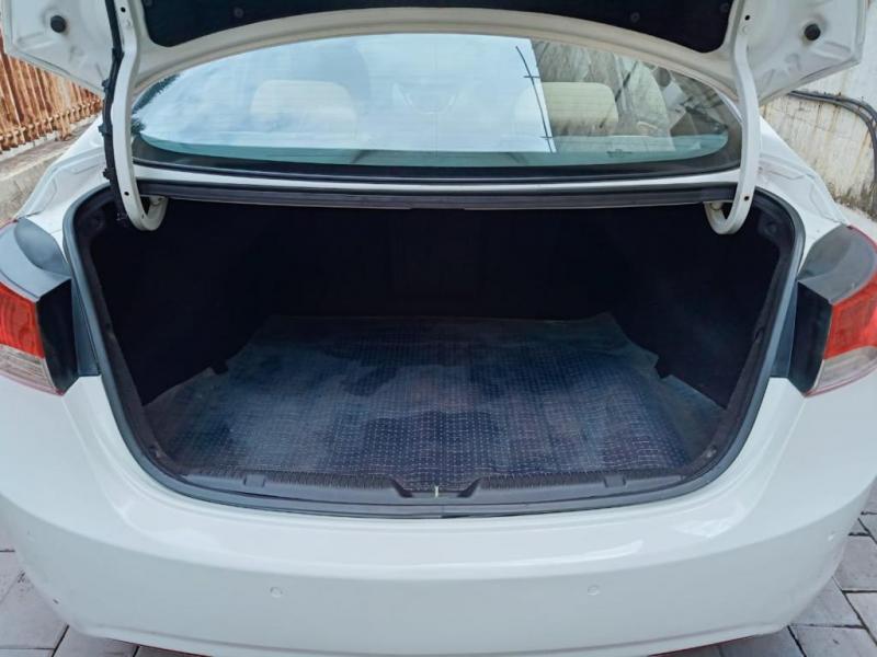 Hyundai Elantra CRDI 2012
